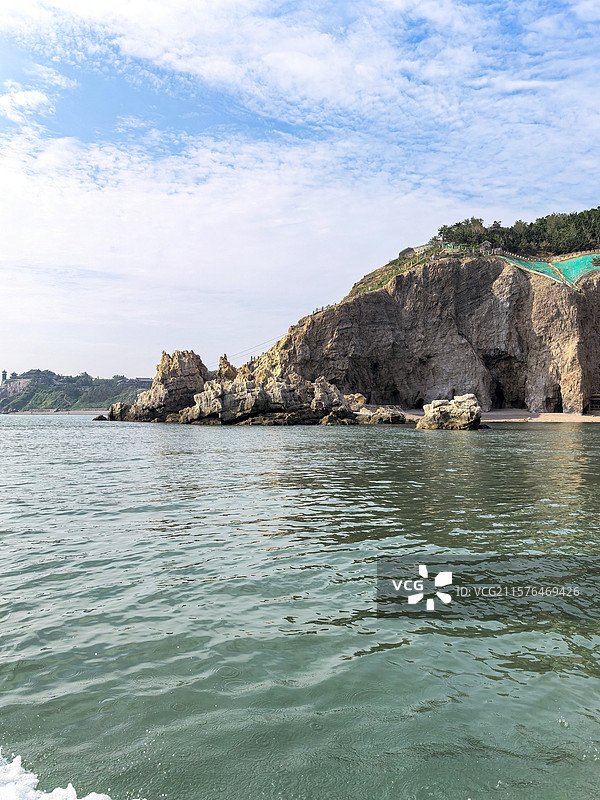 烟台蓬莱风景区悬崖古栈道田横栈道全景图片素材
