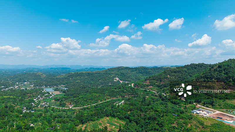 自然风景风光蓝天白云青山乡间小路农村乡村小路航拍素材高视角远处图片素材