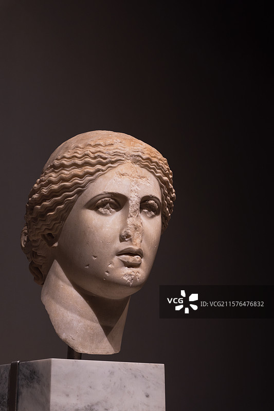 希腊国家考古博物馆藏大理石阿佛洛狄忒头像图片素材