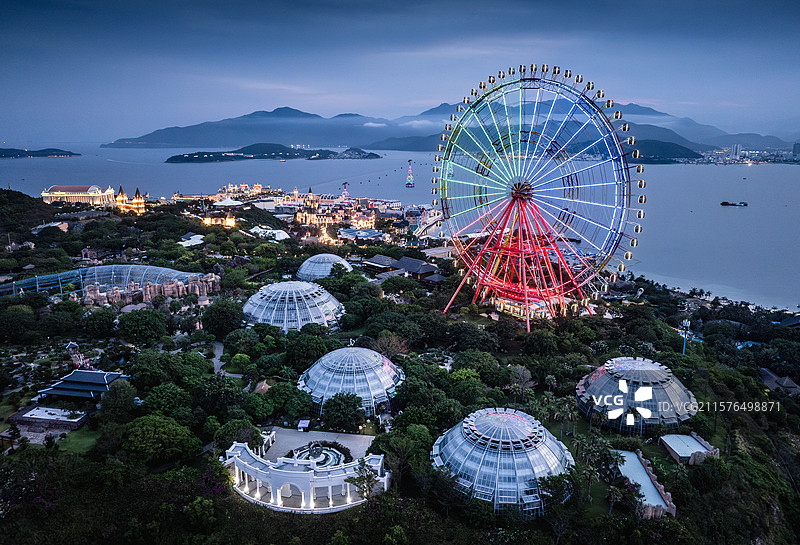 越南芽庄珍珠岛乐园摩天轮夜景风光航拍图片素材