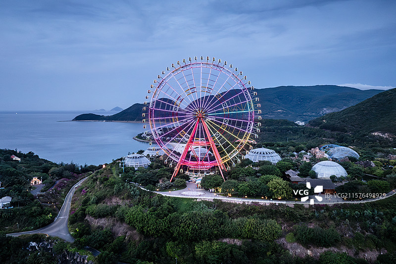 越南芽庄珍珠岛乐园摩天轮夜景风光航拍图片素材