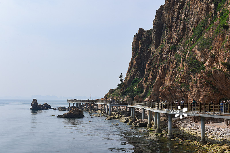 长岛烽山林海风景区海边悬崖栈道风光图片素材