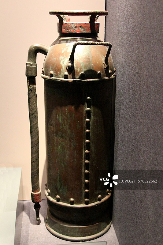 上海历史博物馆 —— 上海开埠国中之国 — 1928年普球厂灭火机图片素材