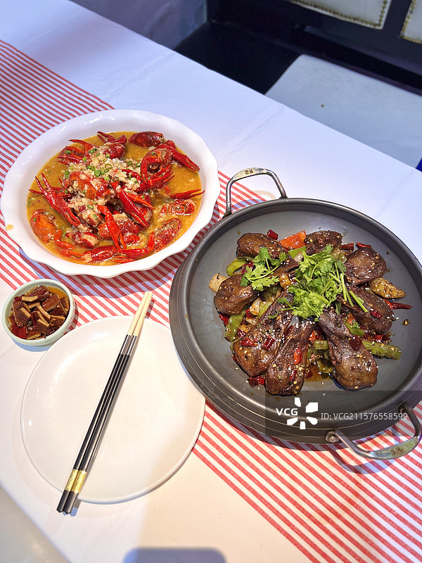 江湖菜小龙虾麻辣鸭头图片素材