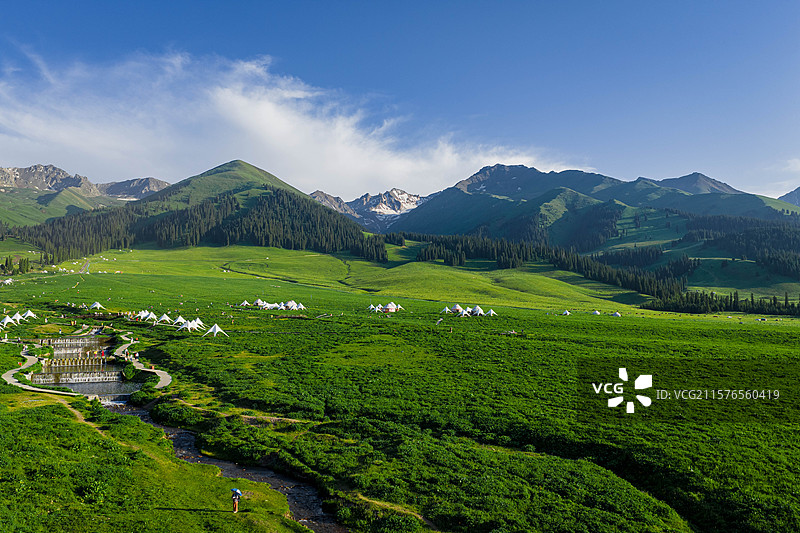 自由奔跑 旅游 风光 风景 航拍无人机 驰骋 向往 露营 户外 雪山 蓝天白云  绿色 生态图片素材
