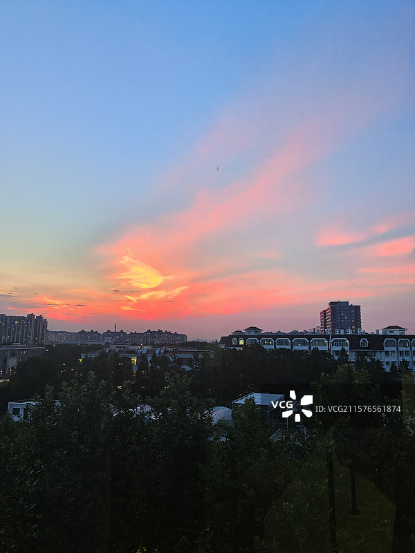 大学的晚霞(华东师范大学)图片素材