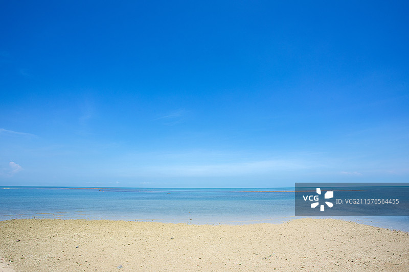 中国大陆南极村干净明亮的海边风光天际线反射倒影背景图图片素材