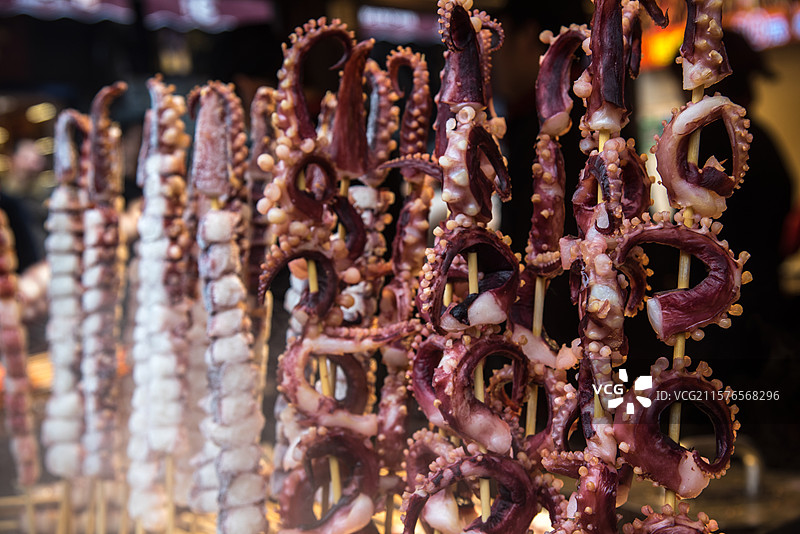 新鲜美味的鱿鱼串图片素材