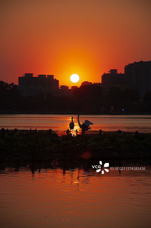 日落时分大明湖图片素材