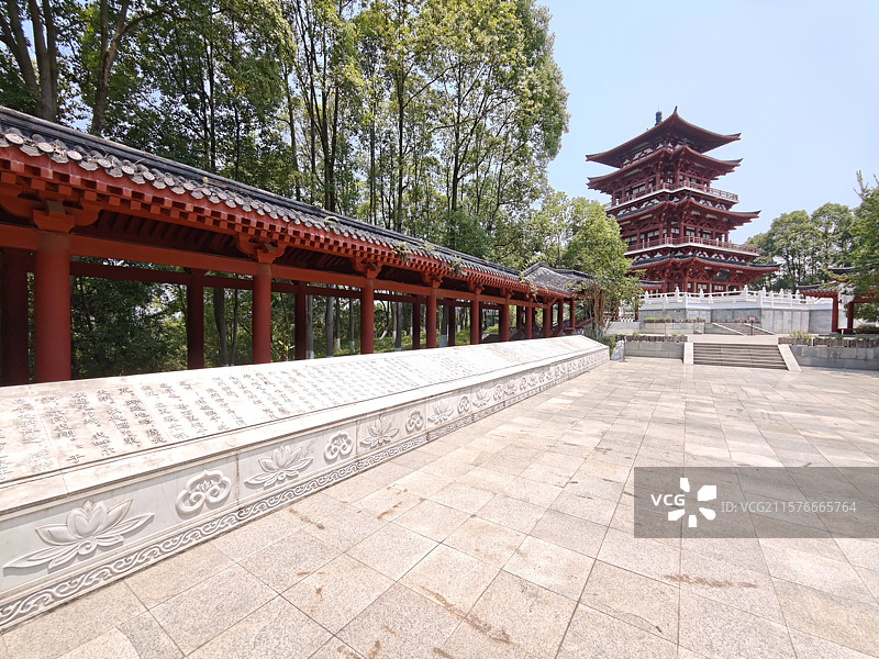 四川绵阳市青莲镇李白故里太白楼前长廊和诗歌石刻图片素材