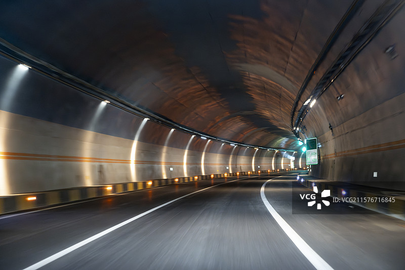 公路隧道内风景图片素材