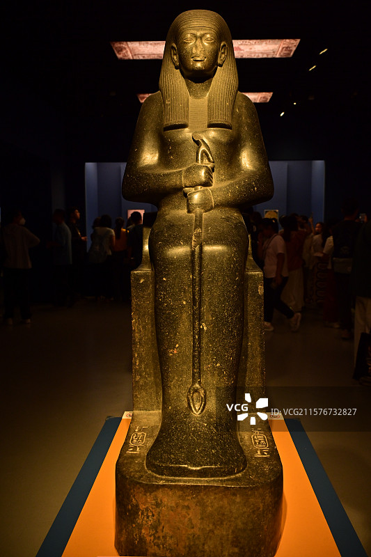 古埃及第18王朝-花岗闪长岩-被拉美西斯二世挪用的神像图片素材