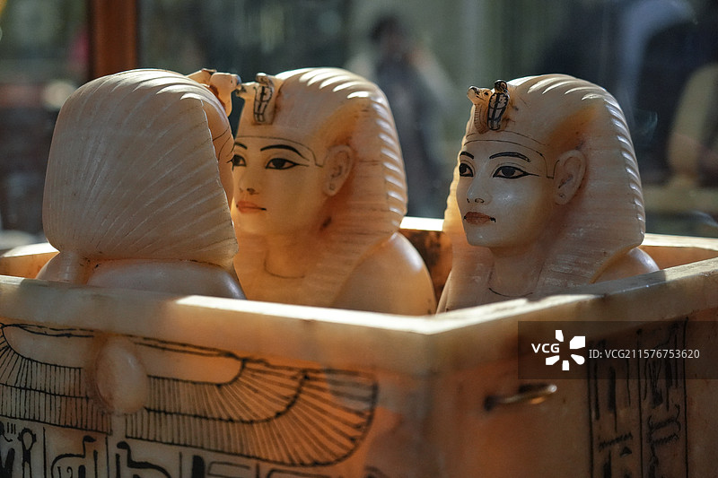 埃及博物馆，文物，图坦卡蒙的内脏罐与雪花石膏箱图片素材
