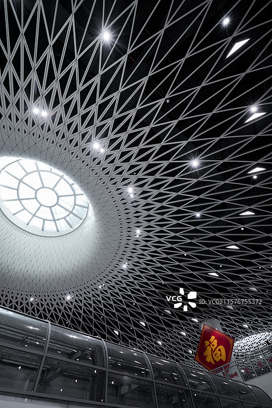 广东深圳岗厦北地铁站室内建筑空间新年灯笼装饰图片素材