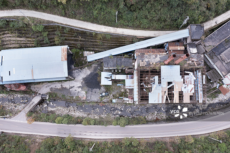 四川达州万源市原万源电厂，513电厂废弃的厂房航拍图图片素材