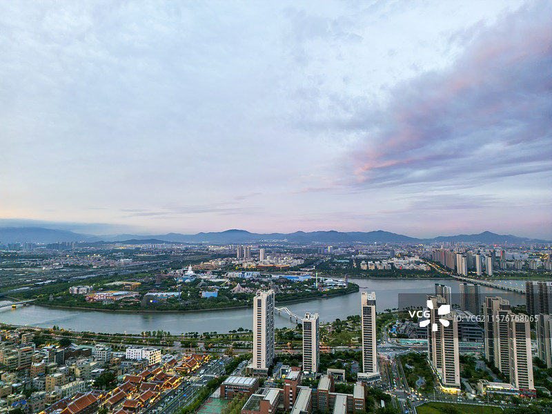 夜幕降临前同安新城高层建筑城市风光航拍图片素材