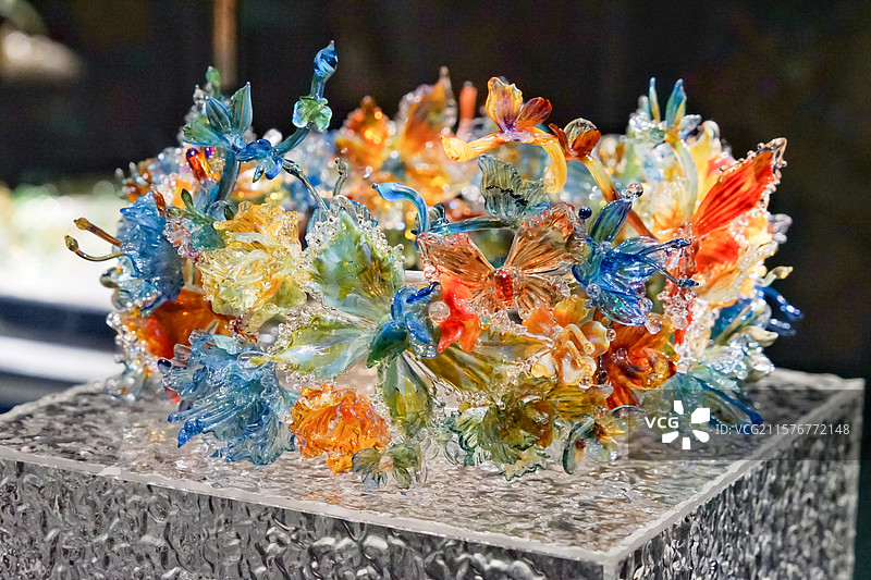 国家博物馆淄博琉璃花冠花环工艺品展览图片素材