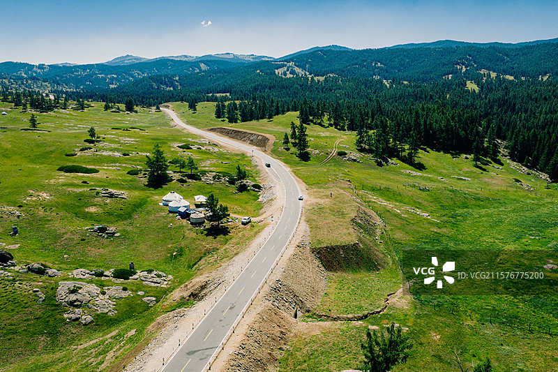 低碳 航拍新疆 阿勒泰 生态环保 汽车性能 交通运输 旅游业 服务业 插图 宣传照图片素材
