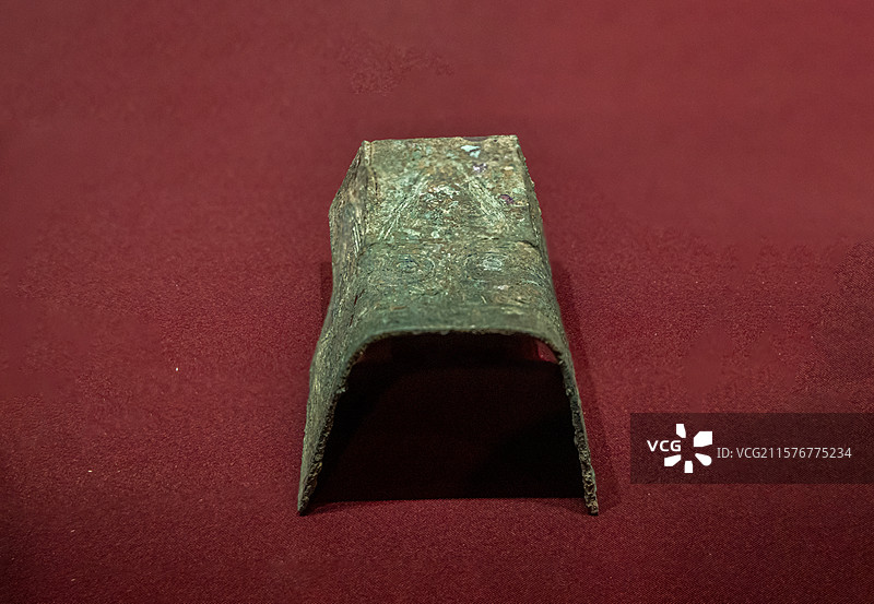 北京大运河博物馆“看·见殷商”展：铜车踵（商，2021年安阳殷墟遗址邵家棚MK3—C1出土）图片素材