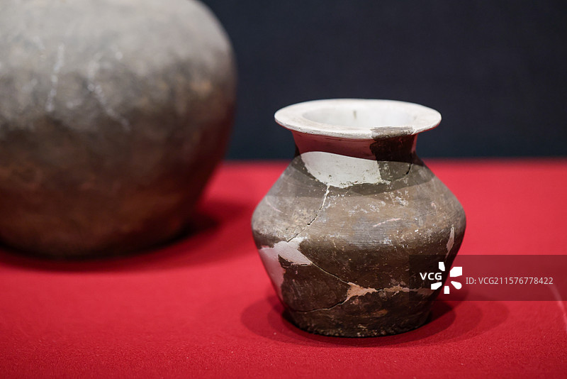 灰陶罐商代西安老牛坡遗址出土西北大学北京大运河博物馆看见殷商中华文明起源展览图片素材