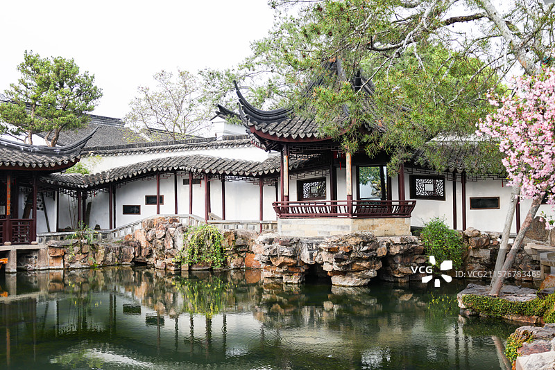苏州园林之网师园园林建筑假山亭台楼榭花朵风光图片素材