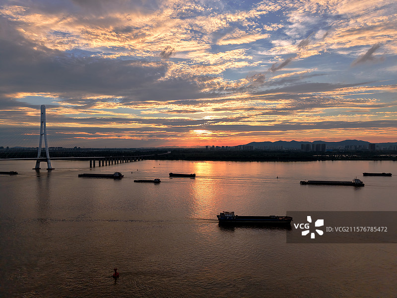 落日归船图片素材