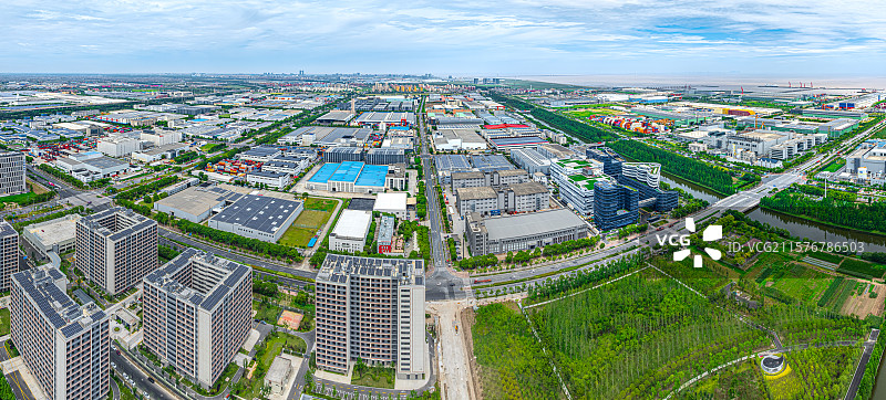 新元南路飞舟路 航拍上海临港产业区经济发展面貌实景 工业厂房和物流仓库 产业园区基础设施完善图片素材