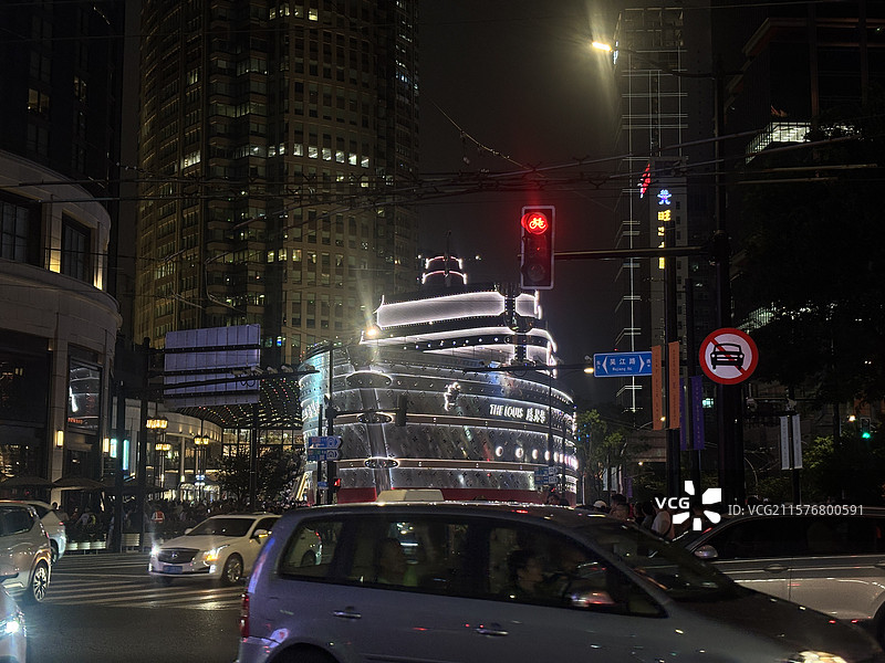 路易威登全新概念地标“路易号”于上海兴业太古汇正式亮相图片素材