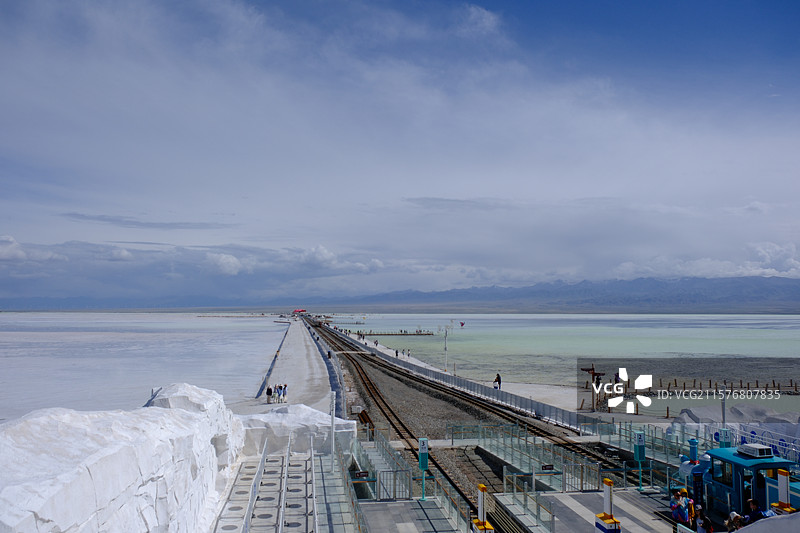 茶卡盐湖-天空之镜图片素材
