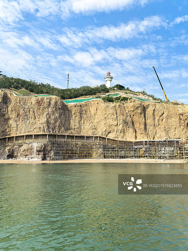 烟台蓬莱风景区悬崖古栈道田横栈道全景图片素材