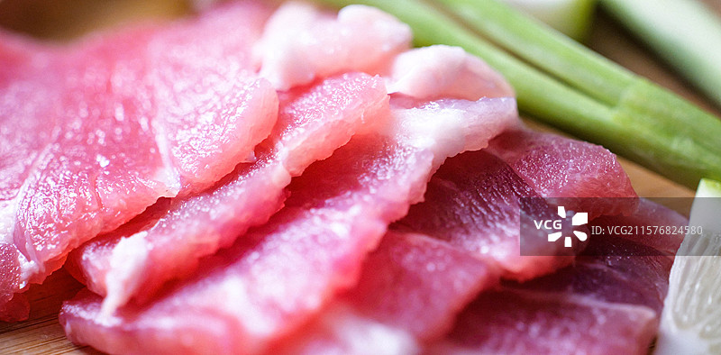 晶莹剔透的五花肉片特写图片素材