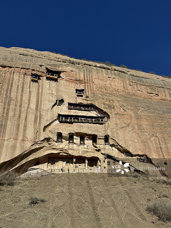 马蹄寺三十三天石窟图片素材