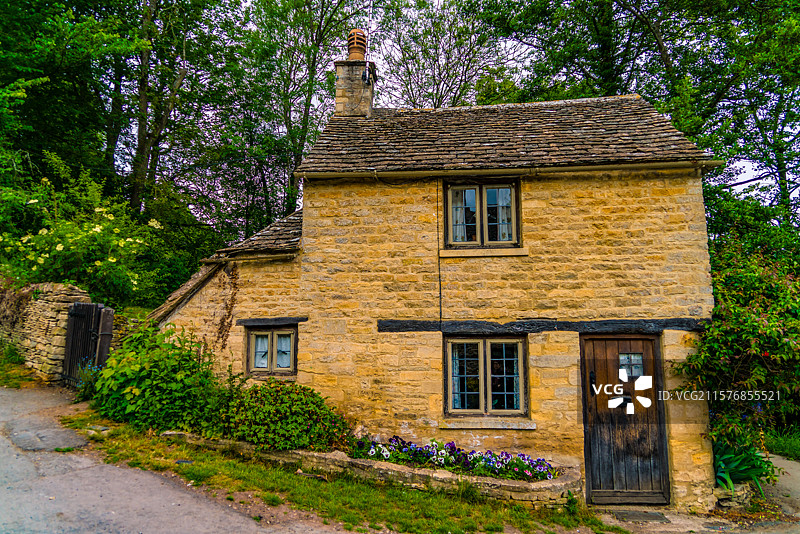 英国威尔特郡马姆斯伯里镇—油画村图片素材