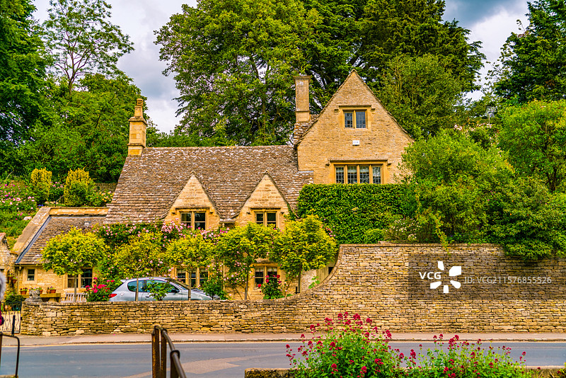 英国威尔特郡马姆斯伯里镇—油画村图片素材