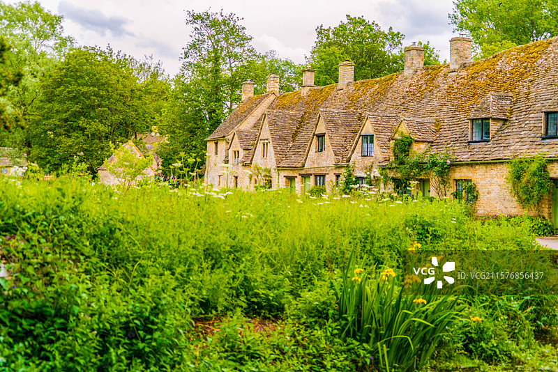 英国威尔特郡马姆斯伯里镇—油画村图片素材