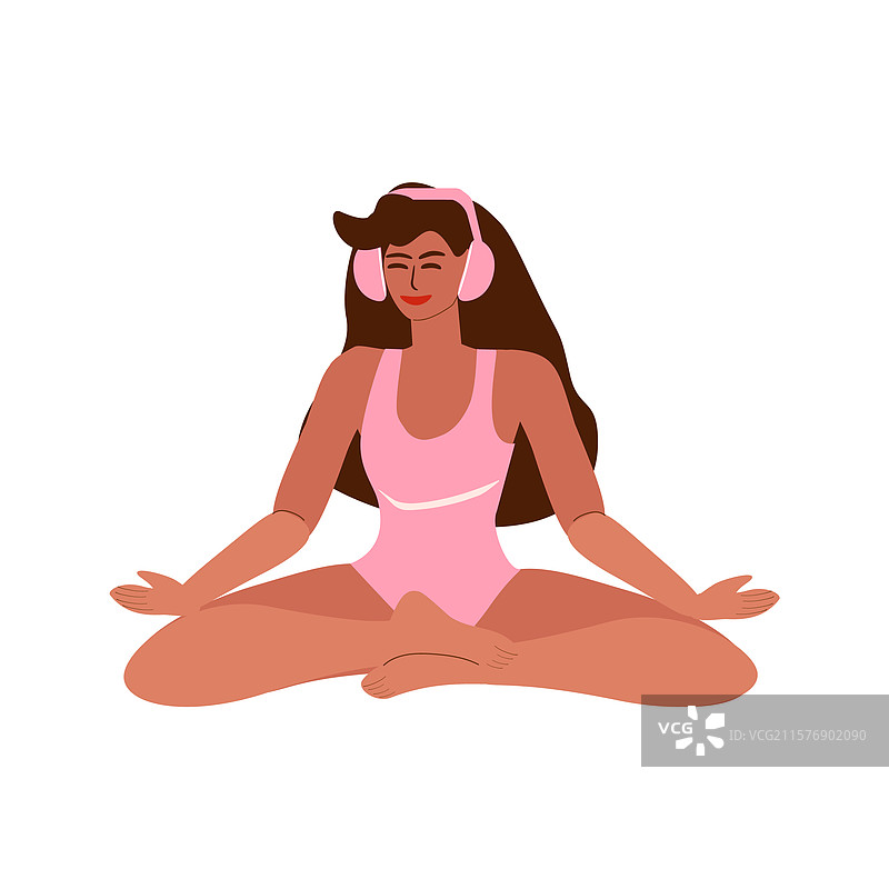 穿泳衣的年轻女性戴着耳机冥想图片素材