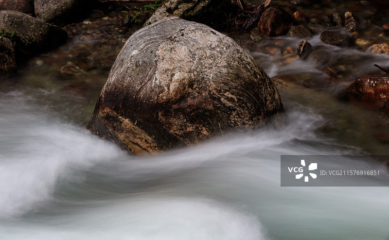 西藏山南错那勒布沟风景图片素材