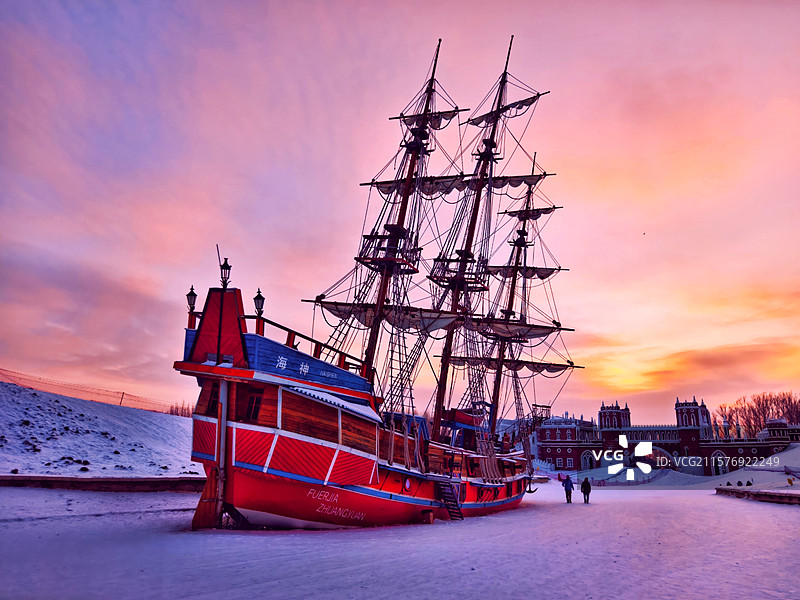 雪境中的航海梦图片素材