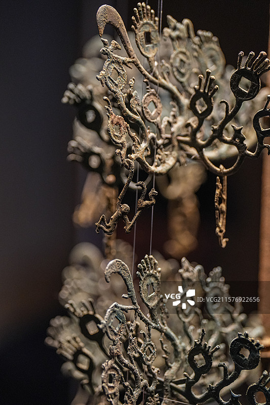 东汉 青铜摇钱树 绵阳三台县博物馆图片素材