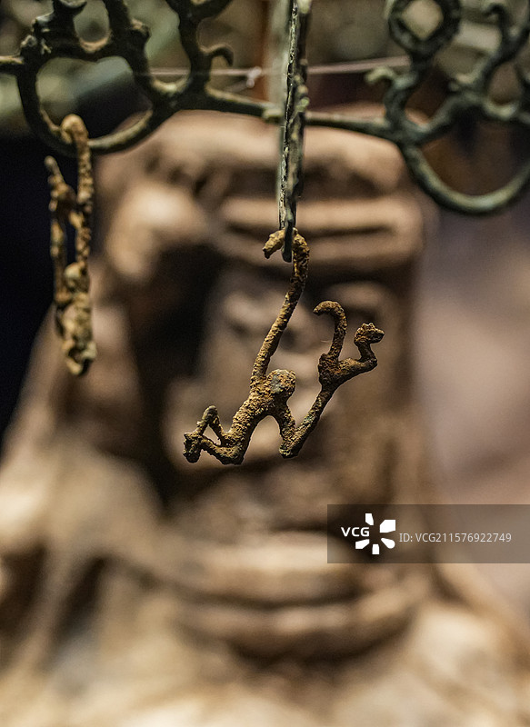 东汉 青铜摇钱树 绵阳三台县博物馆图片素材