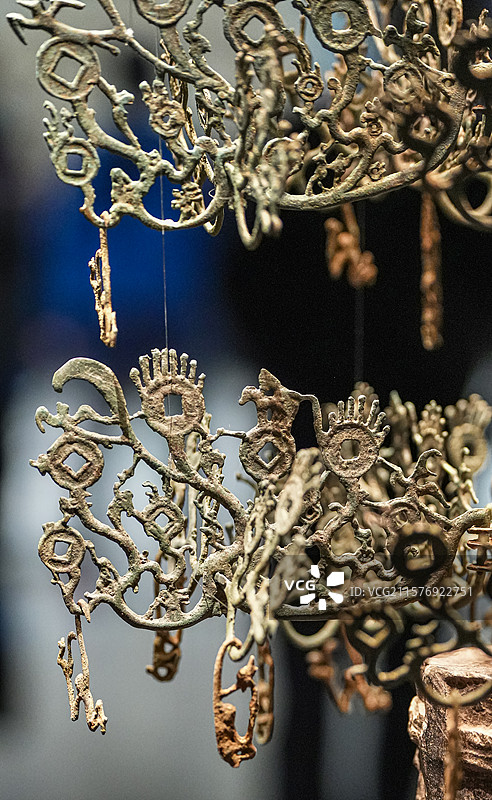 东汉 青铜摇钱树 绵阳三台县博物馆图片素材