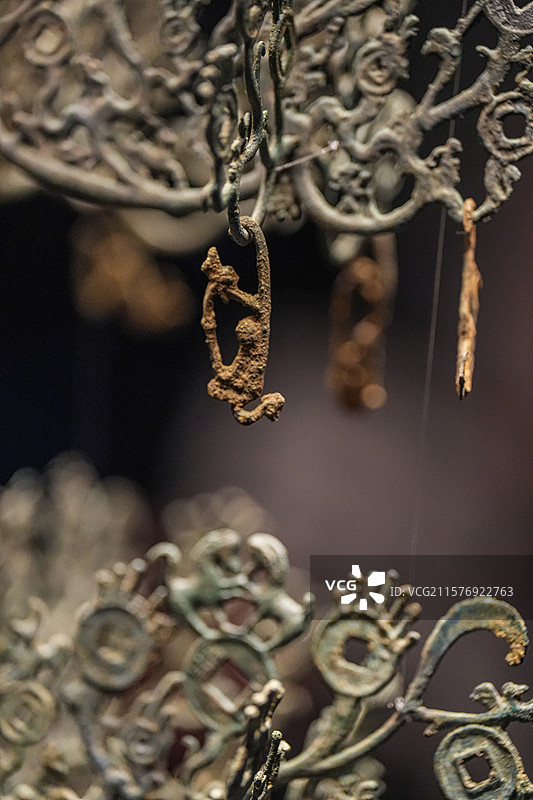 东汉 青铜摇钱树 绵阳三台县博物馆图片素材