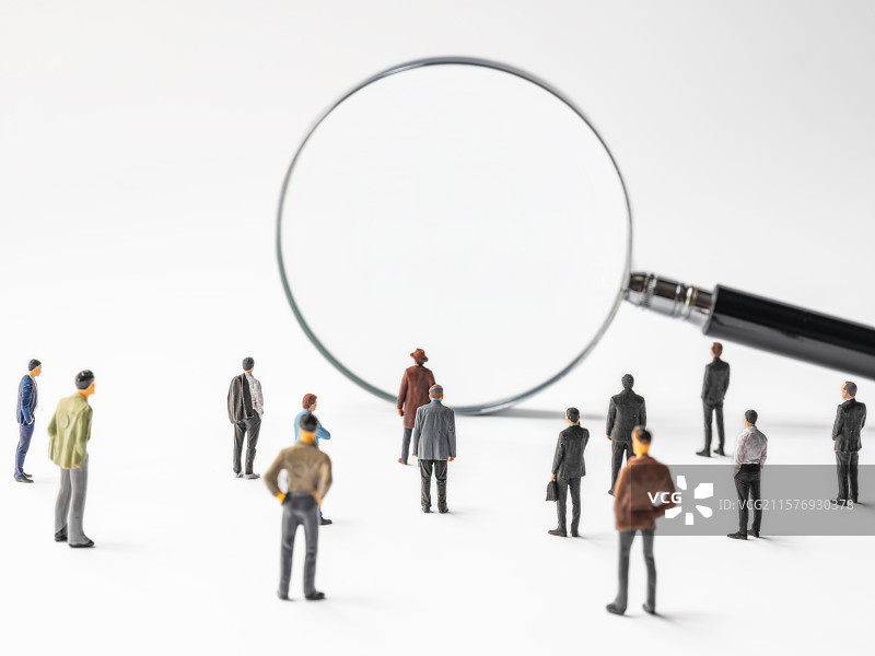 放大镜、人物人群与白色背景留白图片素材