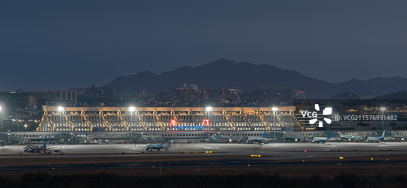 厦门高崎机场T3航站楼停机坪夜景图片素材