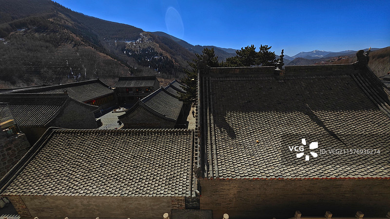 五台山集福寺位于台怀镇，始建于清，属藏传佛教寺院，寺内供奉弥勒佛等，建筑兼具汉藏风格，环境清幽，是礼图片素材