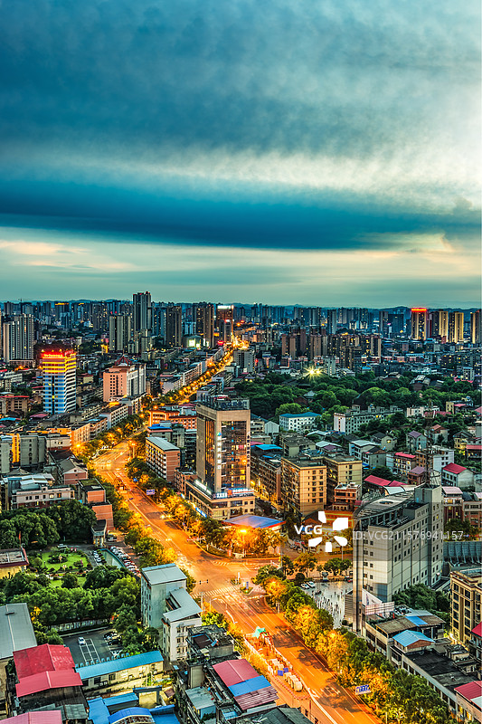 湖南邵阳双清区宝庆东路城市风光夕阳下日落夜景图片素材