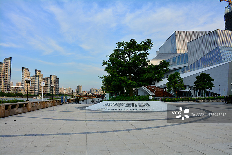 广州白鹅潭艺术中心建筑夜景汽车背景广告图片素材