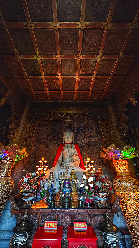 五台山佛母洞，深藏于南台支脉山顶，洞分内外，乳石如脏腑，与佛诞传说契合，入出其间，仿若重生，充满神秘图片素材