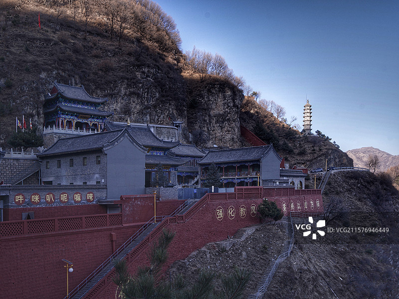 五台山佛母洞，深藏于南台支脉山顶，洞分内外，乳石如脏腑，与佛诞传说契合，入出其间，仿若重生，充满神秘图片素材