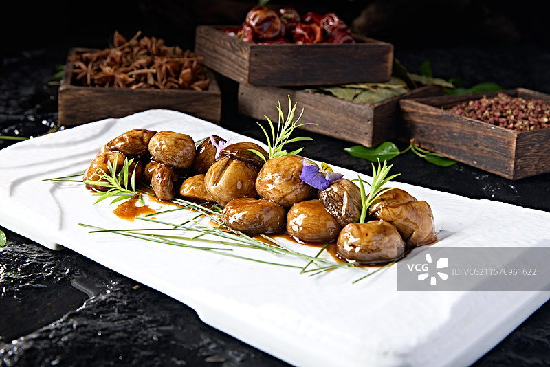 酱烧松香塞外口蘑图片素材